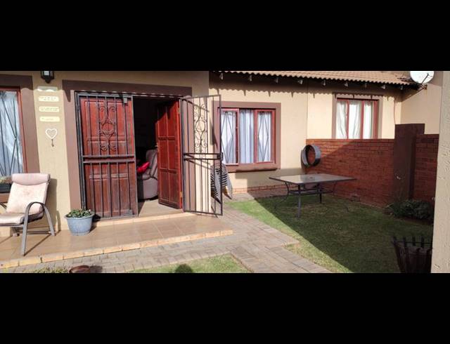2 BEDROOM TOWNHOUSE FOR SALE IN ELEADAH